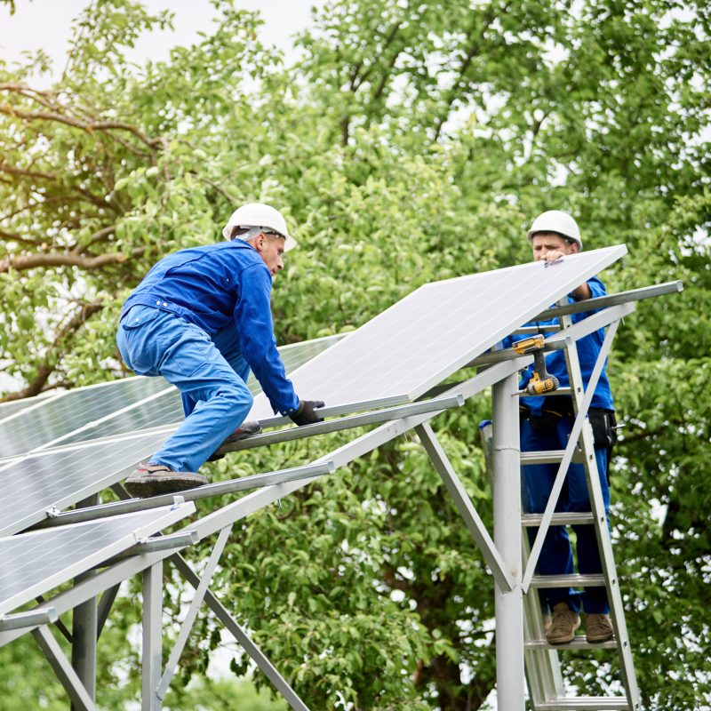 poniendo placas solares